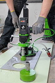 Использование станка для мокрого алмазного сверления плитки Eibenstock EFB 125 P Set